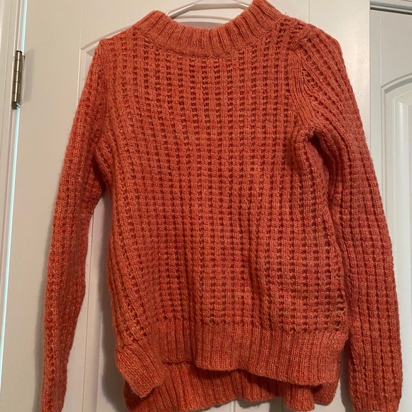 Coral sweater. Size medium. - Picture 2 of 10